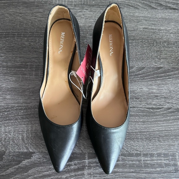 Merona Black Stilettos - 2 1/2 inch heels - pointy toe - Picture 2 of 9